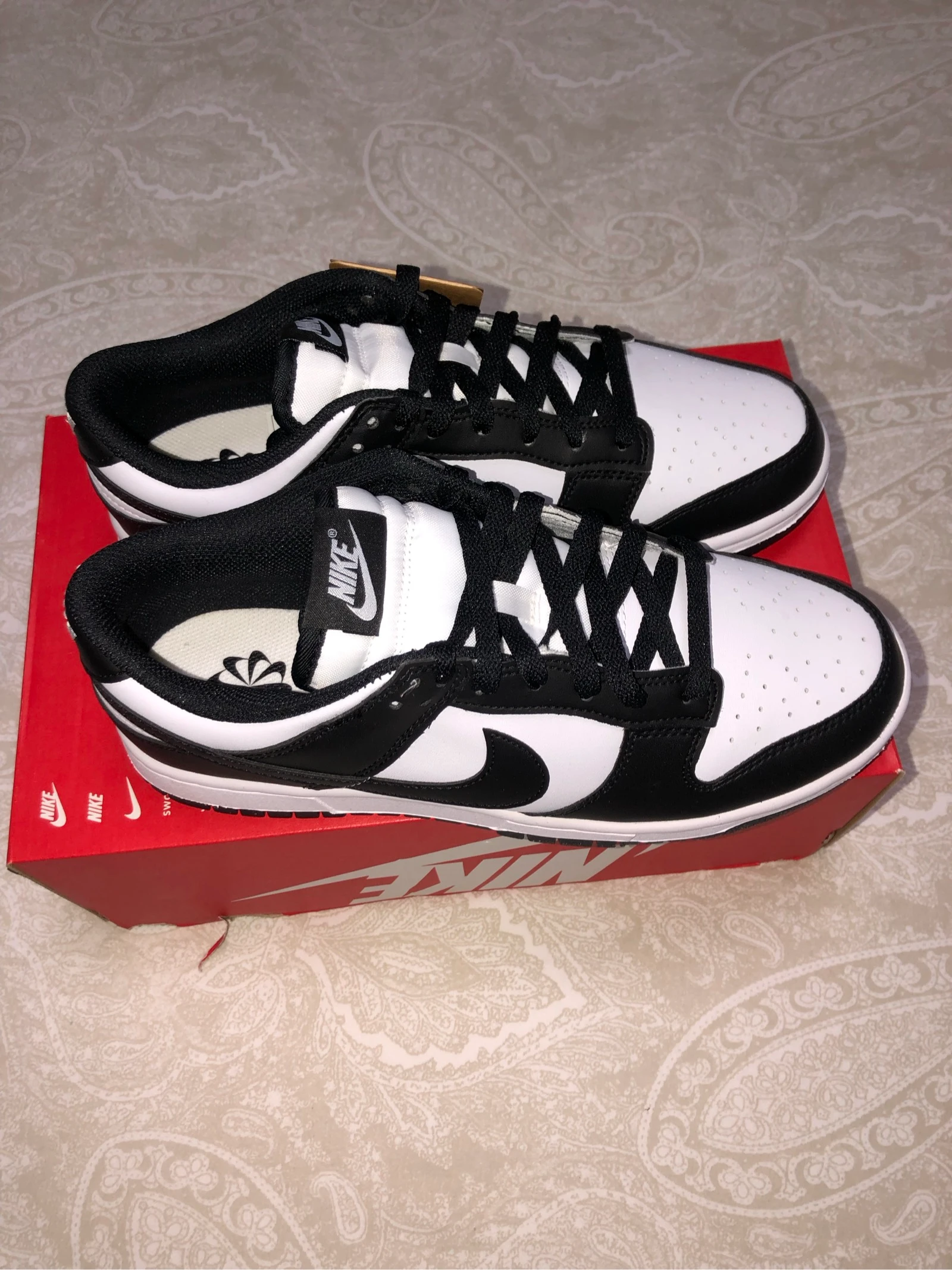 Nike dunk low panda pointure 42
